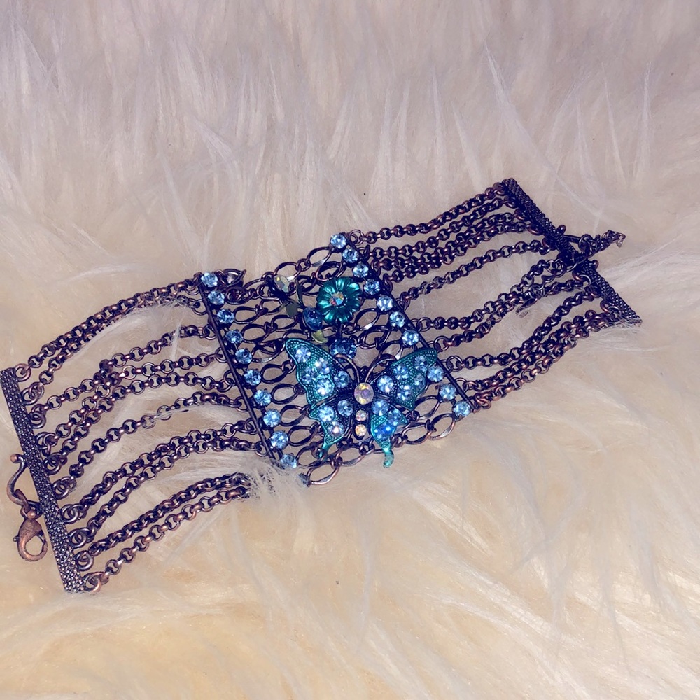 Fashion bracelet with butterfly and diamond design